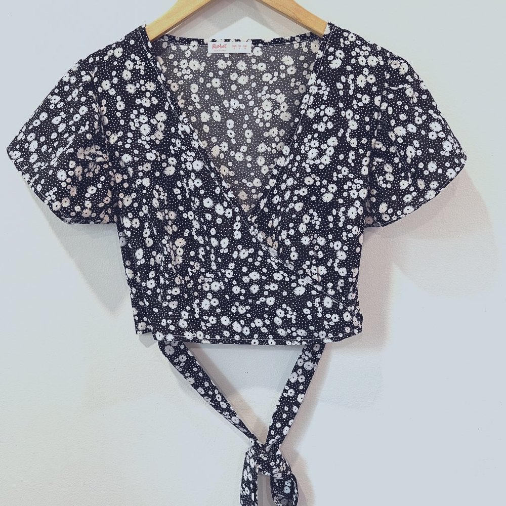 Romwe Black & White Floral Wrap Top Size S